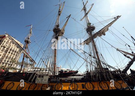 ©PHOTOPQR/NICE MATIN/Cyril Dodergny ; Cap d'Ail ; 01/04/2022 ; Cap d'Ail le 01/04/2022 - Port de Cap d'Ail - Illustration Frégate Russe ' le Shandart ' , la réplique de la frégate du 18éme siècle - Premier navire de la flotte de la Baltique et Yacht de Pierre Le Grand. - Cap d'Ail, Frankreich, april 1. 2022 die Fregatte Shtandart (Russisch: ??????????) War das erste Schiff der russischen Ostseeflotte. Ihr Kiel wurde am 24. April 1703 auf der Olonetsky-Werft bei Olonez nach dem Dekret von Zar Peter I. und den Befehlen des Kommandeurs Aleksandr-Menschikow gelegt. Stockfoto