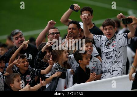 Sao Paulo, Brasilien. 17. Oktober 2022. Unterstützer beim Training der Korinther in der Neo Quimica Arena in Sao Paulo, Brasilien; Foto: Fernando Roberto/SPP (Fernando Roberto/SPP) Quelle: SPP Sport Press Foto. /Alamy Live News Stockfoto