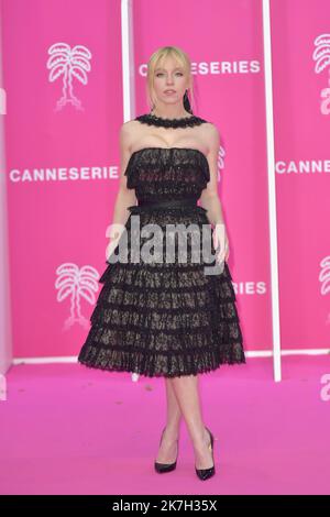 ©FRANCK CASTEL/MAXPPP - 31/03/2022 Rosafarbener Teppich der erste Tag des Canneseries 5. CANNES, FRANKREICH - 01. APRIL Sydney Sweeney nimmt am ersten Tag des Canneseries Festival 5. in Cannes, Frankreich, am 01. April 2022, am rosafarbenen Teppich Teil. Stockfoto