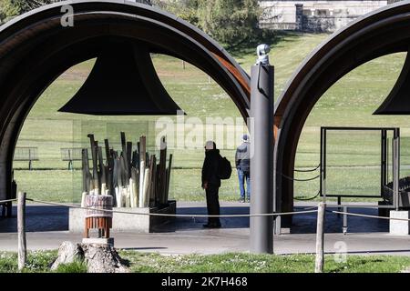 ©Manuel Blondau/AOP Press/MAXPPP - 05/04/2022 Lourdes Illustration cierges et chapelle des lumieres, le 5 Avril 2022 au Sanctuaire Notre-Dame a Lourdes, France. - Lourdes, Frankreich, april 6. 2022 große und riesige Kerzen in der Kapelle der Lichter Stockfoto