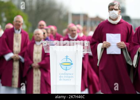 ©Manuel Blondau/AOP Press/MAXPPP - 06/04/2022 Lourdes Illustration eveques de France lors de l assemblee pleniere de printemps des eveques de France le 6 Avril 2022 au Sanctuaire Notre-Dame a Lourdes, Frankreich. - Lourdes, Frankreich, 6. 2022. april Frühjahrsvollversammlung der französischen Bischöfe 2022 Stockfoto