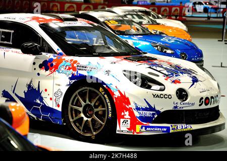 ©PHOTOPQR/LE PROGRES/Richard MOUILLAUD - Lyon 06/04/2022 - Le 07/04/2022 Salon de l' Auto -Salon de l' Auto Une magnifique Collection d' Alpine A110 vous attende dans un Hall dédié à la marque française UN régal pour les yeux - Lyon Motor Show Frankreich 6. April 2022 Stockfoto