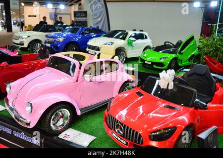 ©PHOTOPQR/LE PROGRES/Richard MOUILLAUD - Lyon 06/04/2022 - Le 07/04/2022 Salon de l' Auto -Salon de l' Auto des jouets pour avoir la même Auto que Papa - Lyon Motor Show Frankreich 6. April 2022 Stockfoto