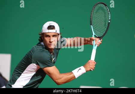 ©Laurent Lairys/MAXPPP - Lorenzo Musetti aus Italien während des Rolex Monte-Carlo Masters 2022, ATP Masters 1000 Tennisturniers am 13. April 2022 im Monte-Carlo Country Club in Roquebrune-Cap-Martin, Frankreich - Foto Laurent Lairys / Stockfoto