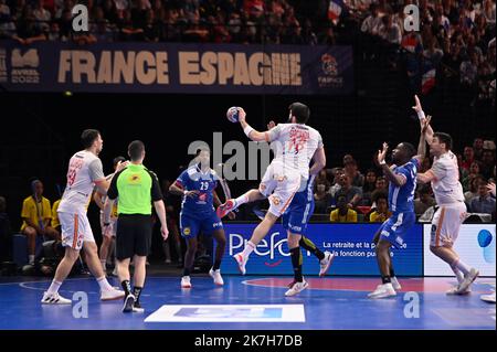 ©Julien Mattia / Le Pictorium/MAXPPP - Paris 14/04/2022 Julien Mattia / Le Pictorium - 14/04/2022 - Frankreich / Ile-de-France / Paris - L'Equipe de France de Handball affronte en match amical la Selection Espagnole, a l'Accord Hotel Arena, a Paris le 14 Avril 2022. / 14/04/2022 - Frankreich / Ile-de-France (Region) / Paris - das französische Handball-Team wird am 14. 2022. April in der Accord Hotel Arena in Paris ein Freundschaftsspiel gegen die spanische Auswahl spielen. Stockfoto