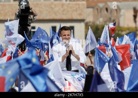 ©PHOTOPQR/NICE MATIN/LUC BOUTRIA ; ; 16/04/2022 ; MARSEILLE LE MEETING DE MACRON - EMMANUEL MACRON BEI EINEM TREFFEN IN MARSEILLE FRANKREICH APRIL 16 2022 Stockfoto