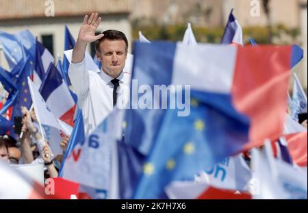 ©PHOTOPQR/NICE MATIN/LUC BOUTRIA ; ; 16/04/2022 ; MARSEILLE LE MEETING DE MACRON - EMMANUEL MACRON BEI EINEM TREFFEN IN MARSEILLE FRANKREICH APRIL 16 2022 Stockfoto