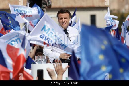 ©PHOTOPQR/NICE MATIN/LUC BOUTRIA ; ; 16/04/2022 ; MARSEILLE LE MEETING DE MACRON - EMMANUEL MACRON BEI EINEM TREFFEN IN MARSEILLE FRANKREICH APRIL 16 2022 Stockfoto