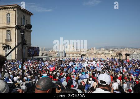 ©PHOTOPQR/NICE MATIN/LUC BOUTRIA ; ; 16/04/2022 ; MARSEILLE LE MEETING DE MACRON - EMMANUEL MACRON BEI EINEM TREFFEN IN MARSEILLE FRANKREICH APRIL 16 2022 Stockfoto