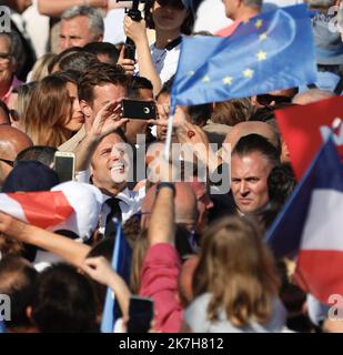 ©PHOTOPQR/NICE MATIN/LUC BOUTRIA ; ; 16/04/2022 ; MARSEILLE LE MEETING DE MACRON - EMMANUEL MACRON BEI EINEM TREFFEN IN MARSEILLE FRANKREICH APRIL 16 2022 Stockfoto