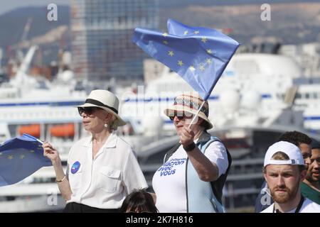 ©PHOTOPQR/NICE MATIN/LUC BOUTRIA ; ; 16/04/2022 ; MARSEILLE LE MEETING DE MACRON - EMMANUEL MACRON BEI EINEM TREFFEN IN MARSEILLE FRANKREICH APRIL 16 2022 Stockfoto