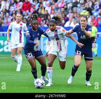 ©PHOTOPQR/LE PROGRES/Richard MOUILLAUD - Décines-Charpieu 24/04/2022 - le 24/04/2022 OL Feminin 1/2 Finale uefa ol psg -OL Feminin 1/2 Finale uefa ol psg Catarina Macario entre Dabritz et Baltimore - Lyon, Frankreich, april 24. 2022 Frauen uefa Meisterschaft Halbfinale zwischen Lyon und Paris Stockfoto