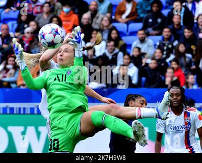 ©PHOTOPQR/LE PROGRES/Richard MOUILLAUD - Décines-Charpieu 24/04/2022 - le 24/04/2022 OL Feminin 1/2 Finale uefa ol psg -OL Feminin 1/2 Finale uefa ol psg Sortie aérienne de Barbora Votikova - Lyon, Frankreich, april 24. 2022 Frauen uefa Meisterschaft Halbfinale zwischen Lyon und Paris Stockfoto