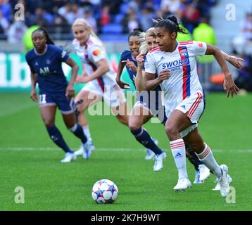 ©PHOTOPQR/LE PROGRES/Richard MOUILLAUD - Décines-Charpieu 24/04/2022 - le 24/04/2022 OL Feminin 1/2 Finale uefa ol psg -OL Feminin 1/2 Finale uefa ol psg Catarina Macario déborde la défense parisienne - Lyon, Frankreich, april 24. 2022 Frauen uefa Meisterschaft Halbfinale zwischen Lyon und Paris Stockfoto