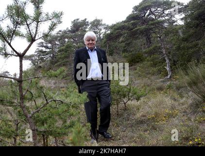 ©PHOTOPQR/LE DAUPHINE ; Stéphane Marc le 21/04 Jacques Perrin est mort ce jeudi 21 avril. Le célèbre acteur, qui avait notamment été Aperçu dans le Film Les Choristes, était âgé de 80 ans. ARCHIV der französische Schauspieler und Regisseur Jacques Perrin starb in 80 AKTEN Veronne/Drome le 22/04/2014 Einweihung der Réserve de vie sauvage du Grand Barry ,propriété de l ' ASPAS, en présence du réalisateur Jacques Perrin (le parrain). Stockfoto