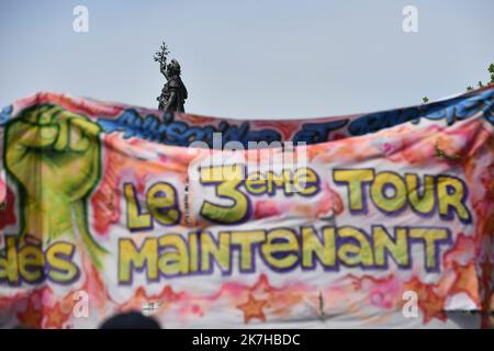 ©Julien Mattia / Le Pictorium/MAXPPP - Paris 01/03/2016 Julien Mattia / Le Pictorium - 1/3/2016 - Frankreich / Ile-de-France / Paris - Manifestation traditionnelle du 1er Mai a Paris. Les syndicats dont la CGT ont appele au 3eme Tour Social. / 1/3/2016 - Frankreich / Ile-de-France (Region) / Paris - traditionelle 1. Mai-Demonstration in Paris. Die Gewerkschaften, einschließlich der CGT, haben eine dritte soziale Runde gefordert. Stockfoto