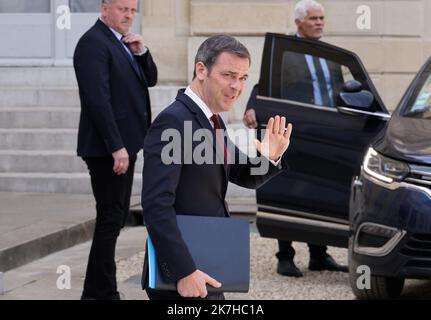 ©PHOTOPQR/LE PARISIEN/Delphine Goldsztejn ; Paris ; 04/05/2022 ; Le Conseil des ministres du 4 Mai 2022 Olivier Véran, Ministre des Solidarités et de la Santé Le 04/05/2022 Foto : Delphine Goldsztejn - Paris, Frankreich, Mai 4. 2022. Wöchentliche Kabinettssitzung Stockfoto