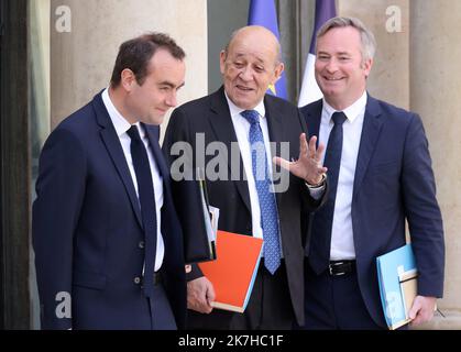 ©PHOTOPQR/LE PARISIEN/Delphine Goldsztejn ; Paris ; 04/05/2022 ; Le Conseil des ministres du 4 Mai 2022 Jean-Yves Le Drian Ministre de l'Europe et des Affaires étrangères Le 04/05/2022 Foto : Delphine Goldsztejn - Paris, Frankreich, Mai 4. 2022. Wöchentliche Kabinettssitzung Stockfoto