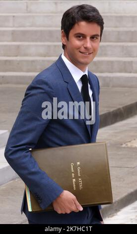 ©PHOTOPQR/LE PARISIEN/Delphine Goldsztejn ; Paris ; 04/05/2022 ; Le Conseil des ministres du 4 Mai 2022 Gabriel Attal Secrétaire d'État auprès du Premier ministre, Porte-parole du Gouvernement Le 04/05/2022 Foto : Delphine Goldsztejn - Paris, Frankreich, Mai 4. 2022. Wöchentliche Kabinettssitzung Stockfoto