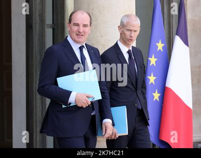 ©PHOTOPQR/LE PARISIEN/Delphine Goldsztejn ; Paris ; 04/05/2022 ; Le Conseil des ministres du 4 Mai 2022 Jean Castex, Premier Ministre et Franck Riester, Ministre délégué auprès du Ministre de l'Europe et des Affaires étrangères, chargé du Commerce extérieur et de l’Attractivité Le 04/05/2022 Foto : Delphine Goldsztejn - Paris, Frankreich, Mai 4. 2022. Wöchentliche Kabinettssitzung Stockfoto