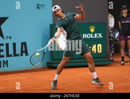 ©Laurent Lairys/MAXPPP - Lorenzo Musetti aus Italien während des Mutua Madrid Open 2022 Tennisturniers am 4. Mai 2022 im Caja Magica Stadion in Madrid, Spanien - Foto Laurent Lairys / Stockfoto