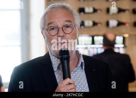 ©TARDIVON JC/MAXPPP - Dijon 04/05/2022 © JC Tardivon / Maxppp - Cote-d'Or, Dijon, 04/05/2022 - Cite internationale de la gastronomie et du Vin : Francois Rebsamen maire PS de Dijon 'ein außergewöhnlicher Ort, um die französische Lebenskunst zu feiern': Dijon eröffnet am Freitag die erste internationale Stadt der Gastronomie und des Weins mit der Mission, das französische Essen, das im Erbe der Menschheit aufgeführt ist, „zu erzählen und zum Leben zu erwecken“. Stockfoto