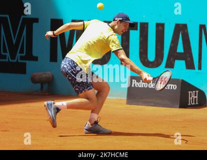 ©Laurent Lairys/MAXPPP - Hubert Hurkacz von Pologne während des Mutua Madrid Open 2022 Tennisturniers am 5. Mai 2022 im Caja Magica Stadion in Madrid, Spanien - Foto Laurent Lairys / Stockfoto