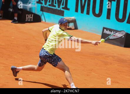 ©Laurent Lairys/MAXPPP - Hubert Hurkacz von Pologne während des Mutua Madrid Open 2022 Tennisturniers am 5. Mai 2022 im Caja Magica Stadion in Madrid, Spanien - Foto Laurent Lairys / Stockfoto