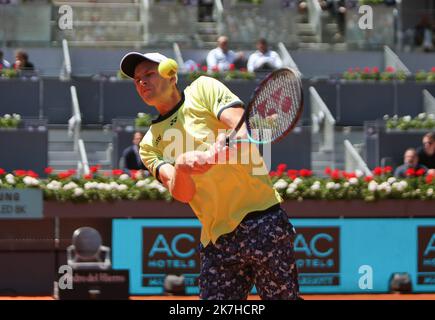 ©Laurent Lairys/MAXPPP - Hubert Hurkacz von Pologne während des Mutua Madrid Open 2022 Tennisturniers am 6. Mai 2022 im Caja Magica Stadion in Madrid, Spanien - Foto Laurent Lairys / Stockfoto