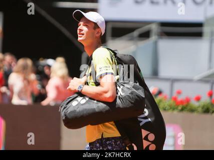 ©Laurent Lairys/MAXPPP - Hubert Hurkacz von Pologne während des Mutua Madrid Open 2022 Tennisturniers am 6. Mai 2022 im Caja Magica Stadion in Madrid, Spanien - Foto Laurent Lairys / Stockfoto