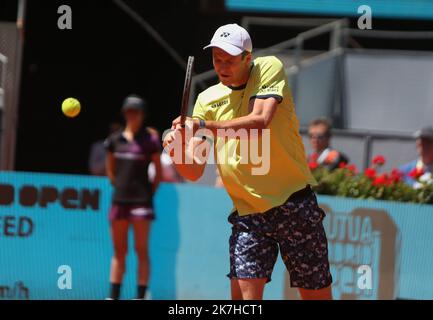 ©Laurent Lairys/MAXPPP - Hubert Hurkacz von Pologne während des Mutua Madrid Open 2022 Tennisturniers am 6. Mai 2022 im Caja Magica Stadion in Madrid, Spanien - Foto Laurent Lairys / Stockfoto