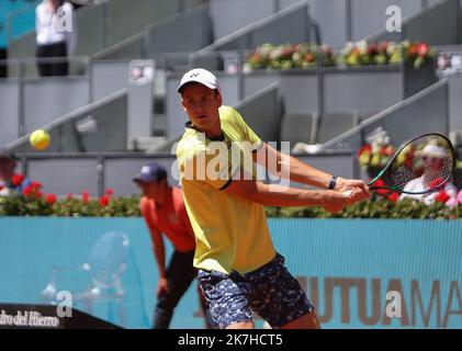 ©Laurent Lairys/MAXPPP - Hubert Hurkacz von Pologne während des Mutua Madrid Open 2022 Tennisturniers am 6. Mai 2022 im Caja Magica Stadion in Madrid, Spanien - Foto Laurent Lairys / Stockfoto