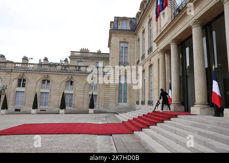 ©PHOTOPQR/LE PARISIEN/Fred Dugit ; Paris ; 07/05/2022 ; politische Paris VIIie, le 7 Mai 2022 Cérémonie d’investiture du Président Emmanuel Macron au palais de l'Elysée . Photo LP / Fred Dugit Eröffnungszeremonie von Präsident Emmanuel Macron im Elysée-Palast für seine zweite Amtszeit Stockfoto