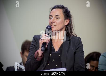 ©Gerard Cambon / Le Pictorium/MAXPPP - Aubervilliers 08/05/2022 Gerard Cambon / Le Pictorium - 8/5/2022 - Frankreich / Ile-de-France / Aubervilliers - Convention Nupes Elections Legislaturative 2022 Docks de Paris Aubervilliers avec la France Insoumise, Europe Ecologie Les verts, le Parti communiste et le parti socialiste. / 8/5/2022 - Frankreich / Ile-de-France (Region) / Aubervilliers - Convention Nupes Wahl Legislative 2022 Docks of Paris Aubervilliers with the France Insoumise, Europe Ecologie Les verts, the Communist Party and the Socialist Party. Stockfoto