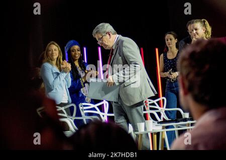 ©Gerard Cambon / Le Pictorium/MAXPPP - Aubervilliers 08/05/2022 Gerard Cambon / Le Pictorium - 8/5/2022 - Frankreich / Ile-de-France / Aubervilliers - Jean-Luc Melenchon. Convention Nupes Wahlen Legislative 2022 Docks de Paris Aubervilliers avec la France Insoumise, Europe Ecologie Les verts, le Parti communiste et le parti socialiste. / 8/5/2022 - Frankreich / Ile-de-France (Region) / Aubervilliers - Jean-Luc Melenchon. Konvent Nupes Wahlen Gesetzgeber 2022 Docks von Paris Aubervilliers mit der France Insoumise, Europe Ecologie Les verts, der Kommunistischen Partei und der Sozialistischen Partei. Stockfoto