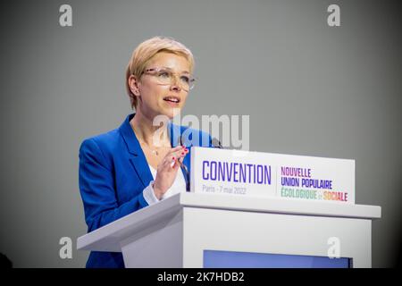 ©Gerard Cambon / Le Pictorium/MAXPPP - Aubervilliers 08/05/2022 Gerard Cambon / Le Pictorium - 8/5/2022 - Frankreich / Ile-de-France / Aubervilliers - Clementine Autain. Convention Nupes Wahlen Legislative 2022 Docks de Paris Aubervilliers avec la France Insoumise, Europe Ecologie Les verts, le Parti communiste et le parti socialiste. / 8/5/2022 - Frankreich / Ile-de-France (Region) / Aubervilliers - Clementine Autain. Konvent Nupes Wahlen Gesetzgeber 2022 Docks von Paris Aubervilliers mit der France Insoumise, Europe Ecologie Les verts, der Kommunistischen Partei und der Sozialistischen Partei. Stockfoto