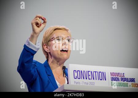 ©Gerard Cambon / Le Pictorium/MAXPPP - Aubervilliers 08/05/2022 Gerard Cambon / Le Pictorium - 8/5/2022 - Frankreich / Ile-de-France / Aubervilliers - Clementine Autain. Convention Nupes Wahlen Legislative 2022 Docks de Paris Aubervilliers avec la France Insoumise, Europe Ecologie Les verts, le Parti communiste et le parti socialiste. / 8/5/2022 - Frankreich / Ile-de-France (Region) / Aubervilliers - Clementine Autain. Konvent Nupes Wahlen Gesetzgeber 2022 Docks von Paris Aubervilliers mit der France Insoumise, Europe Ecologie Les verts, der Kommunistischen Partei und der Sozialistischen Partei. Stockfoto