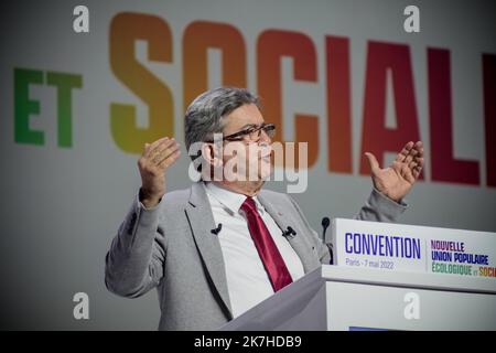 ©Gerard Cambon / Le Pictorium/MAXPPP - Aubervilliers 08/05/2022 Gerard Cambon / Le Pictorium - 8/5/2022 - Frankreich / Ile-de-France / Aubervilliers - Jean-Luc Melenchon. Convention Nupes Wahlen Legislative 2022 Docks de Paris Aubervilliers avec la France Insoumise, Europe Ecologie Les verts, le Parti communiste et le parti socialiste. / 8/5/2022 - Frankreich / Ile-de-France (Region) / Aubervilliers - Jean-Luc Melenchon. Konvent Nupes Wahlen Gesetzgeber 2022 Docks von Paris Aubervilliers mit der France Insoumise, Europe Ecologie Les verts, der Kommunistischen Partei und der Sozialistischen Partei. Stockfoto