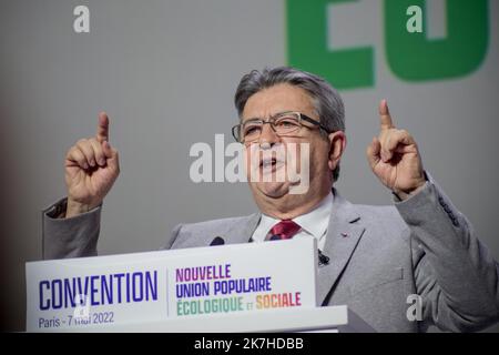 ©Gerard Cambon / Le Pictorium/MAXPPP - Aubervilliers 08/05/2022 Gerard Cambon / Le Pictorium - 8/5/2022 - Frankreich / Ile-de-France / Aubervilliers - Jean-Luc Melenchon. Convention Nupes Wahlen Legislative 2022 Docks de Paris Aubervilliers avec la France Insoumise, Europe Ecologie Les verts, le Parti communiste et le parti socialiste. / 8/5/2022 - Frankreich / Ile-de-France (Region) / Aubervilliers - Jean-Luc Melenchon. Konvent Nupes Wahlen Gesetzgeber 2022 Docks von Paris Aubervilliers mit der France Insoumise, Europe Ecologie Les verts, der Kommunistischen Partei und der Sozialistischen Partei. Stockfoto