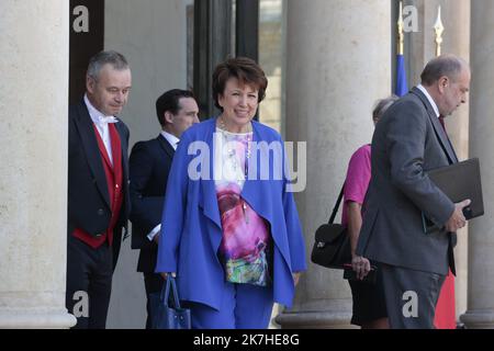 ©Sebastien Muylaert/MAXPPP - Paris 11/05/2022 Roselyne Bachelot Ministre de la Culture a la sortie du conseil des Ministres sur le perron de l'Elysee. Paris, 11.05.2022 - Paris, Frankreich, 11. 2022. Mai letzter ministerrat der Regierung - Castex, der das Mandat des Präsidenten von 1. schließt - Macron (wiedergewählt) Stockfoto