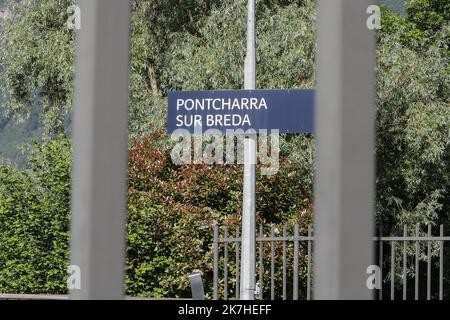 ©PHOTOPQR/LE DAUPHINE/Lisa MARCELJA ; Pontcharra ; 12/05/2022 ; Isère. Pontcharra. Ein ganz divers. Kühlgehäuse. Affaire Marie-Thérèse BONFANTI résolue après 36 ans. Gare de Pontcharra. Malgré un non-lieu prononcé en 1987, l’obstination des proches de cette mère de famille de 25 ans avait abouti à la réouverture de l’enquête. Le détermination et le minutieux travail des enquêteurs ont finalement payé : 36 ans après les faits, celui qui était suspecté depuis le début a fini par avouer avoir tué Marie Therese Bonfanti Isere, Frankreich, Mai 12. 2022 das Ende eines kalten Falls. Marie-Thérèse Bonfanti enttäuscht Stockfoto