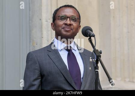 ©Sebastien Muylaert/MAXPPP - Paris 20/05/2022 Pap Ndiaye nouveau Ministre de l'Education nationale et de la jeunesse lors de la Passation de pouvoir au ministere de l'Education nationale. Paris, 20.05.2022 - der Historiker Pap Ndiaye, ein Neuling der Politik, wurde zum Minister für Bildung und Jugend ernannt Stockfoto