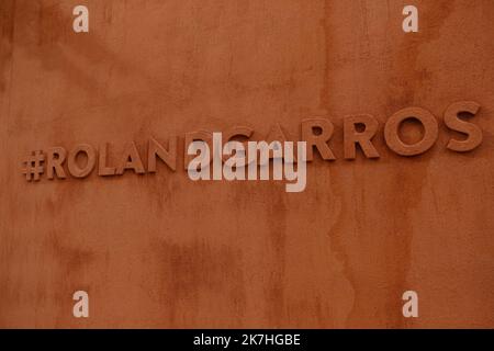 Thierry Larret/Maxppp. Tennis. Roland Garros 2022. International de France de Tennis. Stade Roland Garros, Paris (75). Abbildung Logo mur en terre battue. Stockfoto