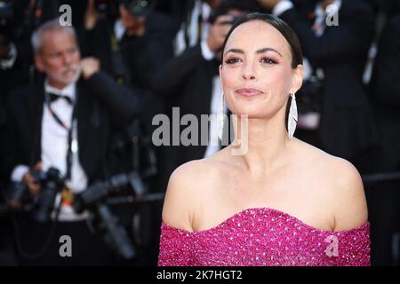 ©PHOTOPQR/LE PARISIEN/Fred Dugit ; Cannes ; 17/05/2022 ; Cuture / Cinéma Palais des Festivals à Cannes (06), le 17 Mai 2022 Cérémonie d'ouverture et montée des Marches du Film COUPéZ ! (ENDSCHNITT) [Hors-Compétition] de MichelHazanavicius BÉRÉNICE BEJO Actrice Photo LP / Fred Dugit Stockfoto