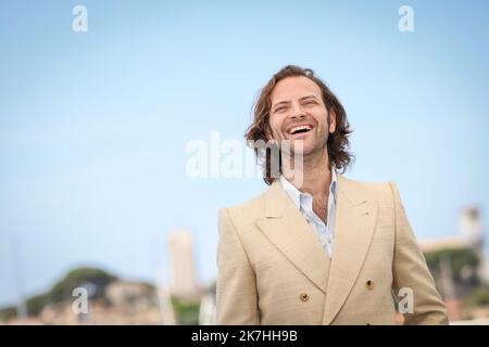 ©PHOTOPQR/LE PARISIEN/Fred Dugit ; Cannes ; 19/05/2022 ; Cuture / Cinéma Palais des Festivals à Cannes (06), le 19 Mai 2022 Photocall du Film LE OTTO MONTAGNE (LES HUIT MONTAGNES/DIE ACHT MONTAINS) [en Compétition] ALESSANDRO BORGHI Acteur Photo LP / Fred Dugit - Cannes Film Festival - Photocall des Films LE OTTO MONTAGNE Stockfoto