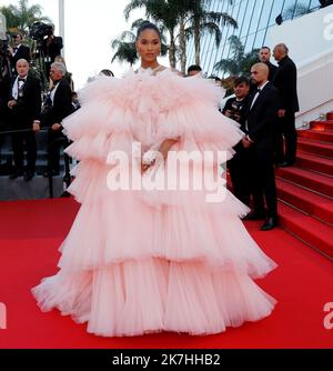 ©PHOTOPQR/NICE MATIN/Patrice Lapoirie ; Cannes ; 19/05/2022 ; Französisch Modell Cindy Bruna posiert als sie für die Vorführung des Films 'Armageddon Zeit' während der 75. Ausgabe des Cannes Film Festival in Cannes ankommt , Südfrankreich , auf Mai 19 , 2022 . Stockfoto
