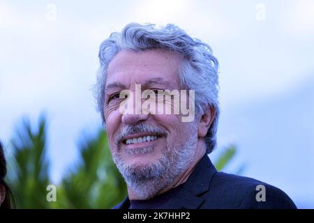 ©PHOTOPQR/NICE MATIN/Patrice Lapoirie ; Cannes ; 21/05/2022 ; der französische Schauspieler Alain Chabat nimmt an einem Fotocall für den Film 'Rauchen verursacht Husten (Fumer fait Tousser)' bei der Ausgabe 75. des Cannes Film Festival in Cannes, Südfrankreich, am Mai 21, 2022 Teil. Stockfoto