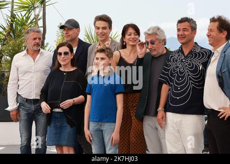 ©PHOTOPQR/NICE MATIN/Patrice Lapoirie ; Cannes ; 21/05/2022 ; Französisch Schauspieler Laurent Lafitte , Französisch Schauspieler Simon Faliu , Französisch Drehbuchautor Anne Goscinny und Französisch Schauspieler Alain Chabat besuchen ein Fotozelle für den Film 'Little Nichola (Le Petit Nicolas - Qu'est-ce qu'on attend pour etre heureux)' bei der Ausgabe 75. der Filmfestspiele von Cannes am 21. Mai 2022 in Cannes, Südfrankreich. - Internationales Filmfestival von Cannes am 20. 2022. Mai Stockfoto