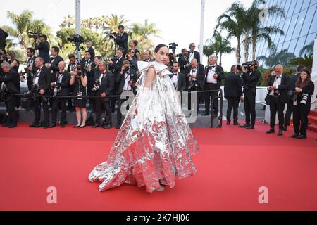 ©PHOTOPQR/LE PARISIEN/Fred Dugit ; Cannes ; 21/05/2022 ; Cuture / Cinéma Palais des Festival à Cannes (06), le 21 Mai 2022 Montée des Marches du Film TRIANGLE OF TRAURIGKEIT Ici Sira Pevida Photo LP / Fred Dugit Stockfoto
