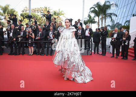©PHOTOPQR/LE PARISIEN/Fred Dugit ; Cannes ; 21/05/2022 ; Cuture / Cinéma Palais des Festival à Cannes (06), le 21 Mai 2022 Montée des Marches du Film TRIANGLE OF TRAURIGKEIT Ici Sira Pevida Photo LP / Fred Dugit Stockfoto